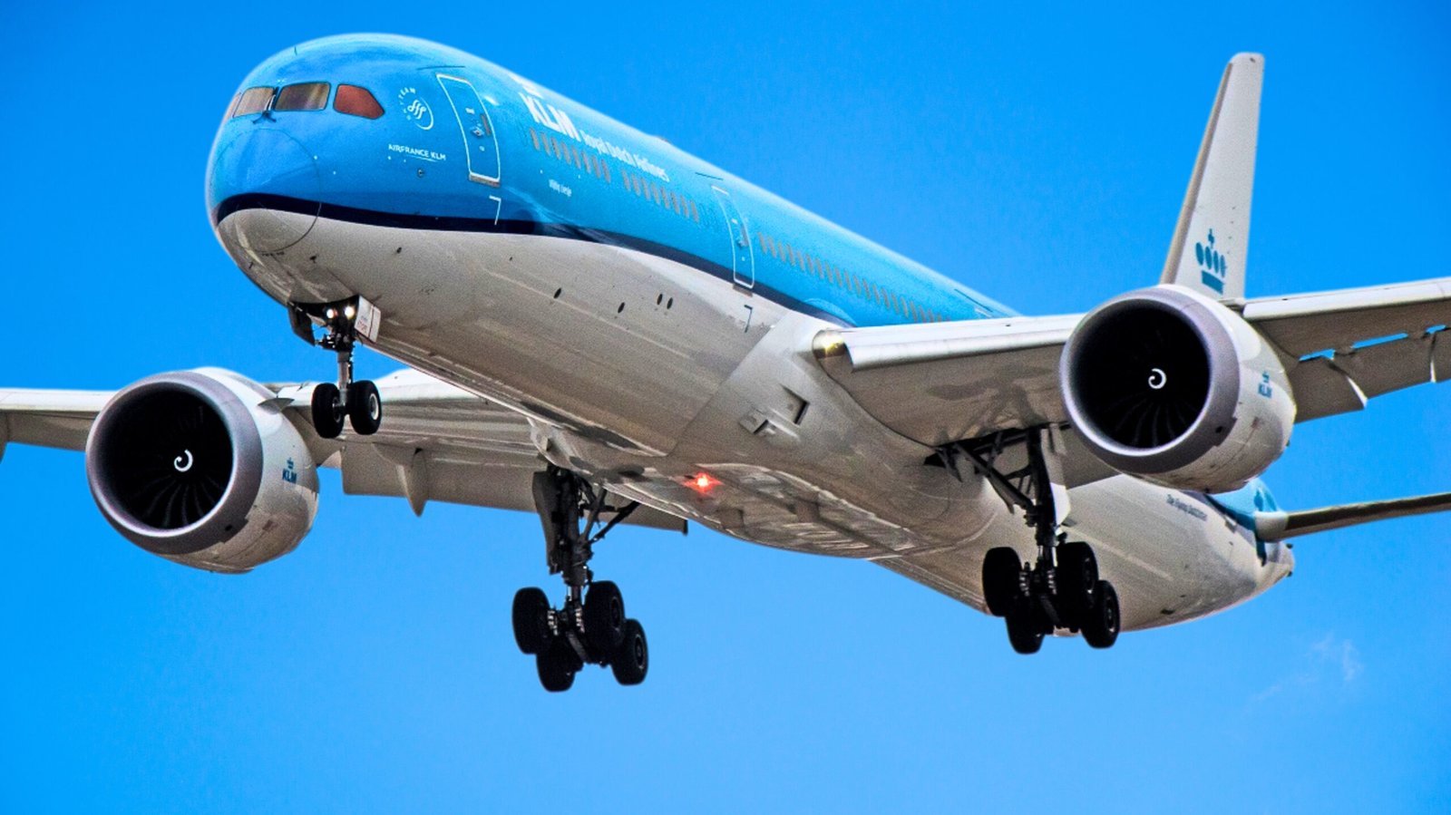 KLM Boeing 787-10 dead passenger